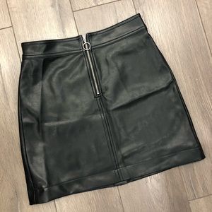 ARITZIA LEATHER SKIRT WITH ZIPPER FRONT